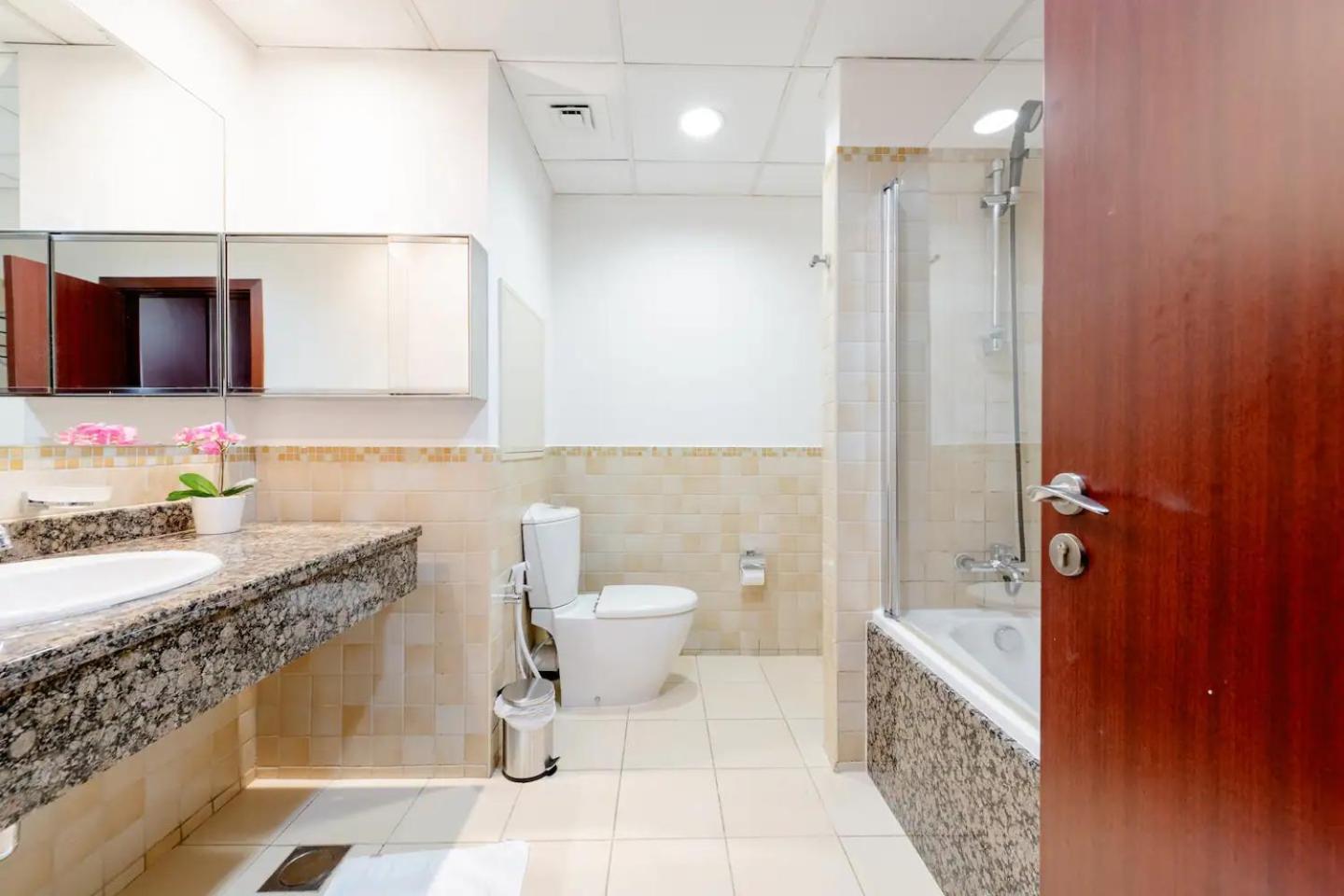 Moonlight Hostel Jbr - 2Min Walk To Jbr Beach - Gym - 2Min Metro Station - Poll Ντουμπάι Εξωτερικό φωτογραφία